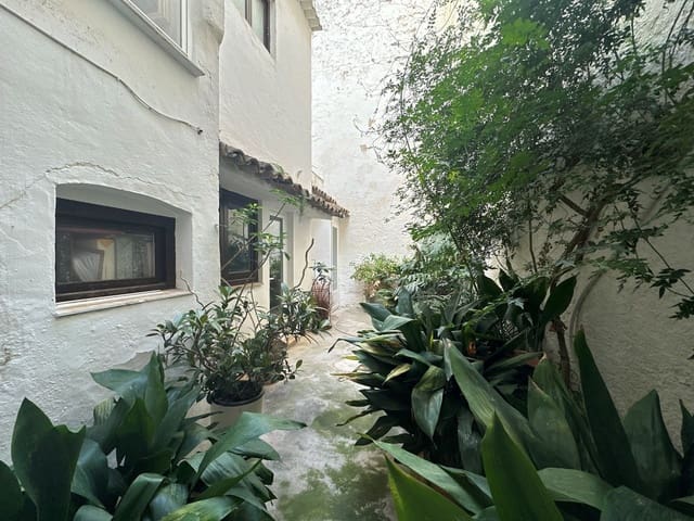 6 bedroom Townhouse for sale in Benissa - € 400,000 (Ref: 8093984)