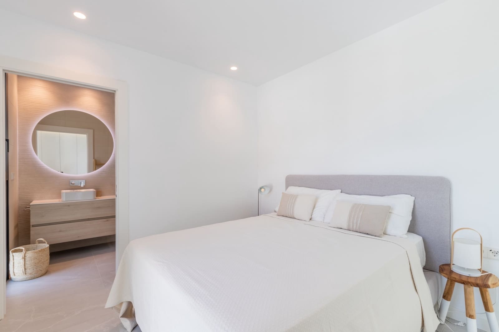 4 bedroom Villa for sale in Benissa with pool garage - € 1,250,000 (Ref: 8298929)