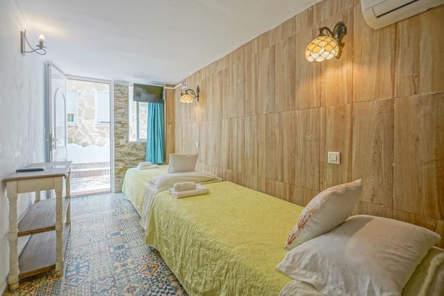 16 slaapkamer Hotel te koop in Calpe / Calp met zwembad - € 1.050.000 (Ref: 8528825)