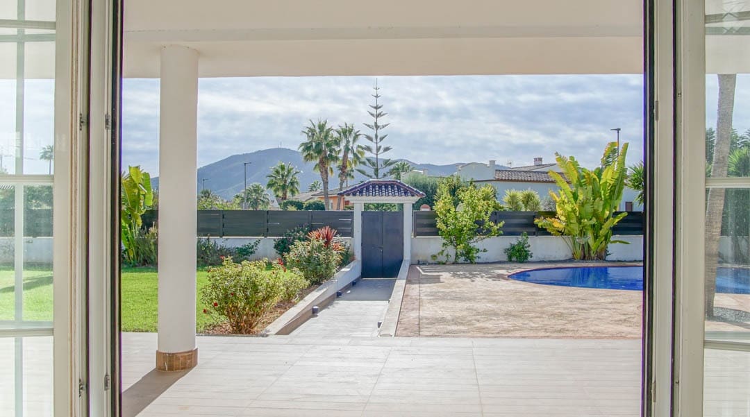 5 bedroom Villa for sale in Alfaz del Pi / L'Alfas del Pi with pool - € 1,600,000 (Ref: 8562818)