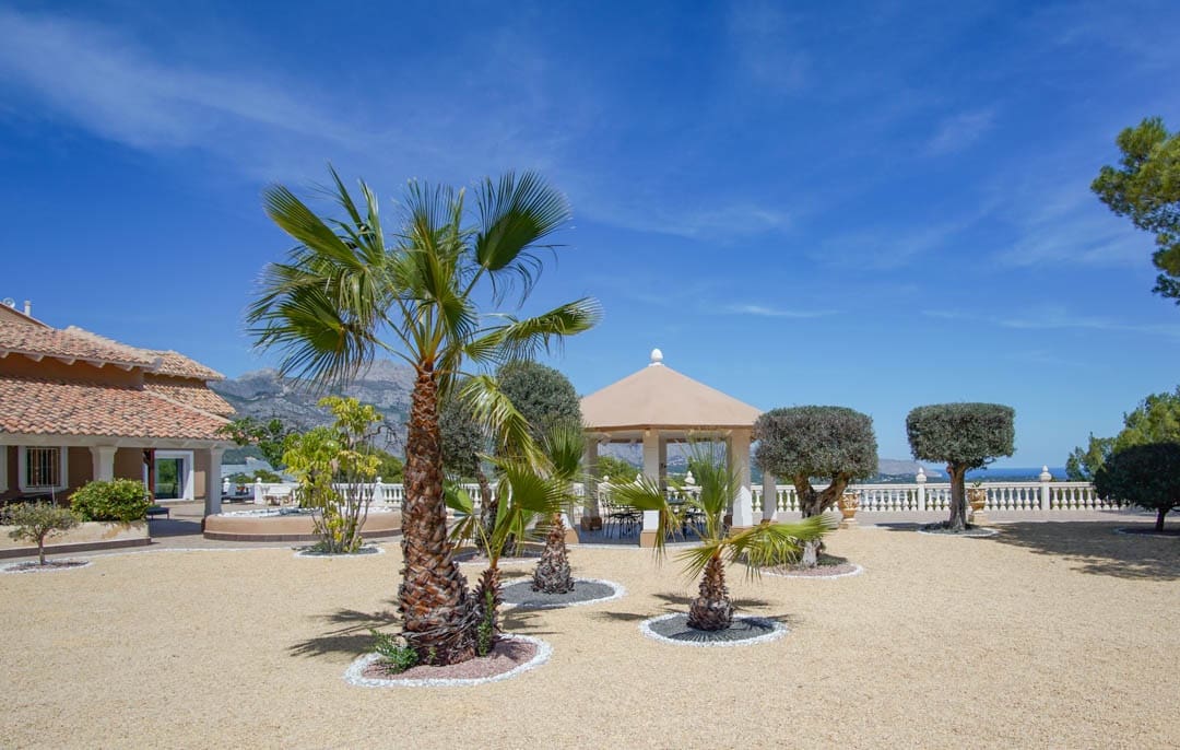 Chalet de 8 habitaciones en La Nucia en venta con piscina - 2.500.000 € (Ref: 8562865)