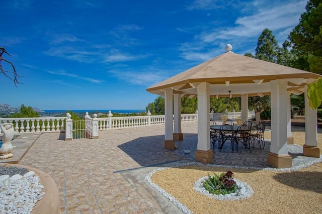 Chalet de 8 habitaciones en La Nucia en venta con piscina - 2.500.000 € (Ref: 8562865)