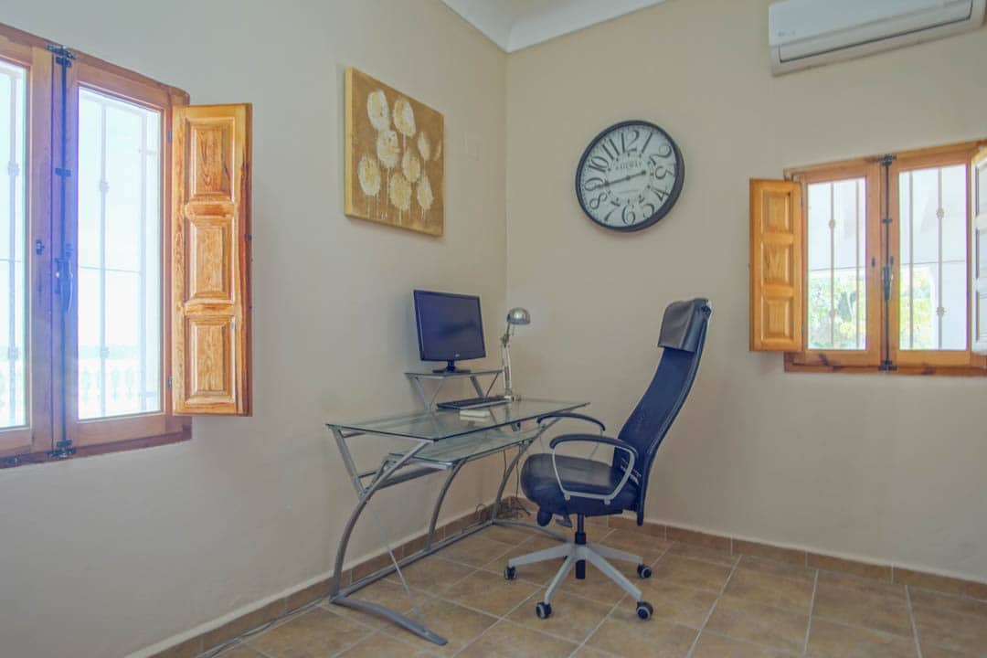 Chalet de 8 habitaciones en La Nucia en venta con piscina - 2.500.000 € (Ref: 8562865)