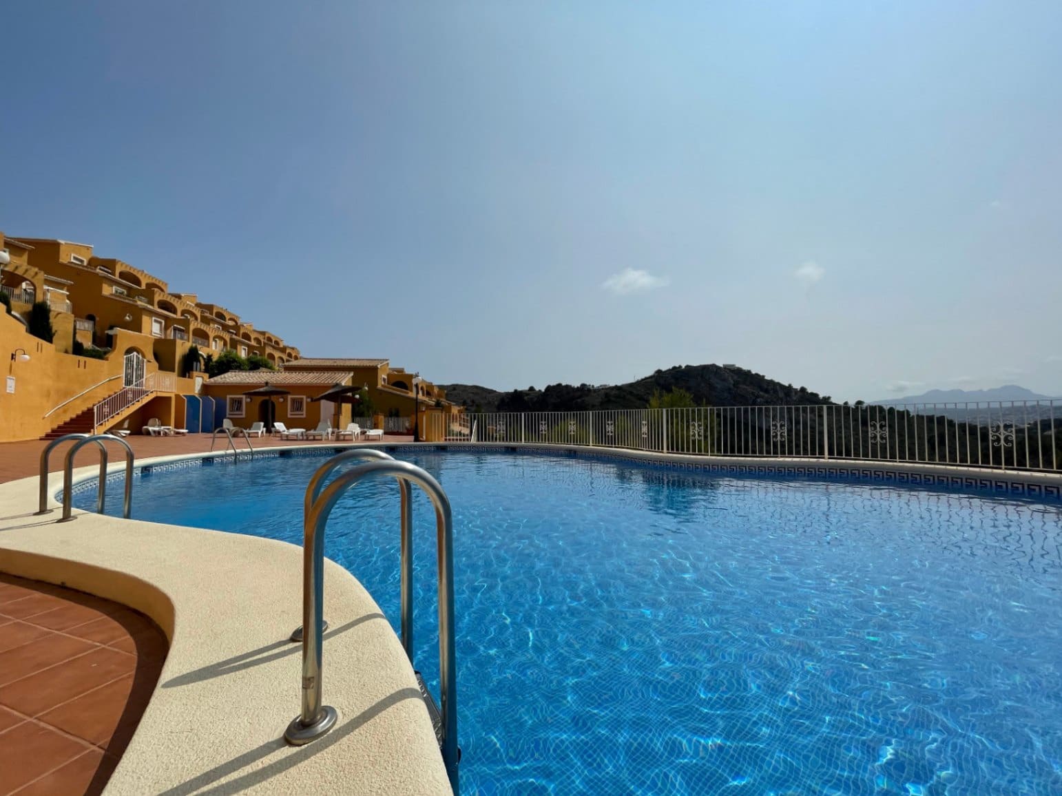 2 soveværelse Lejlighed til leje i Benitachell / Benitatxell med swimmingpool - € 750 (Ref: 8700528)