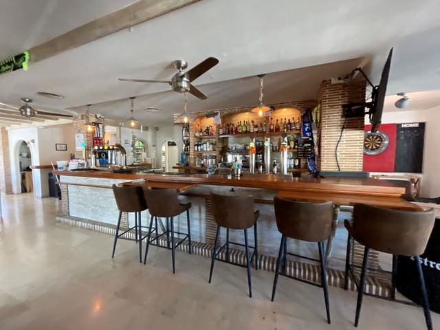 2 bedroom Business for sale in Moraira, Teulada-Moraira with pool - € 995,000 (Ref: 8738842)