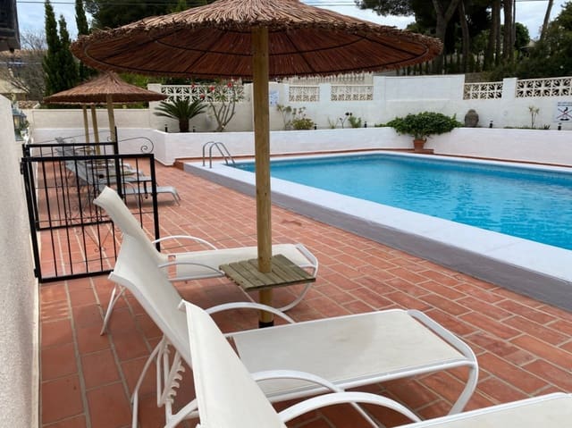 2 bedroom Business for sale in Moraira, Teulada-Moraira with pool - € 995,000 (Ref: 8738842)