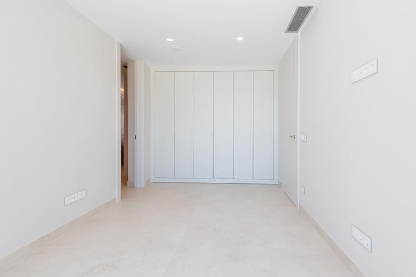 3 slaapkamer Appartement te koop in Benidorm met zwembad - € 1.650.000 (Ref: 8888867)