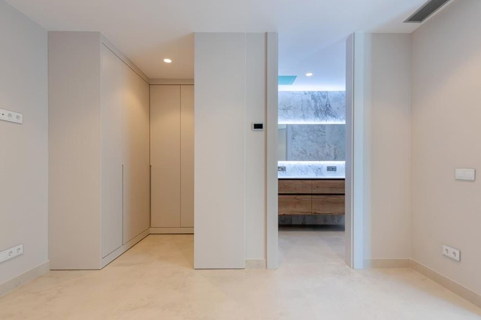 3 slaapkamer Appartement te koop in Benidorm met zwembad - € 1.650.000 (Ref: 8888867)