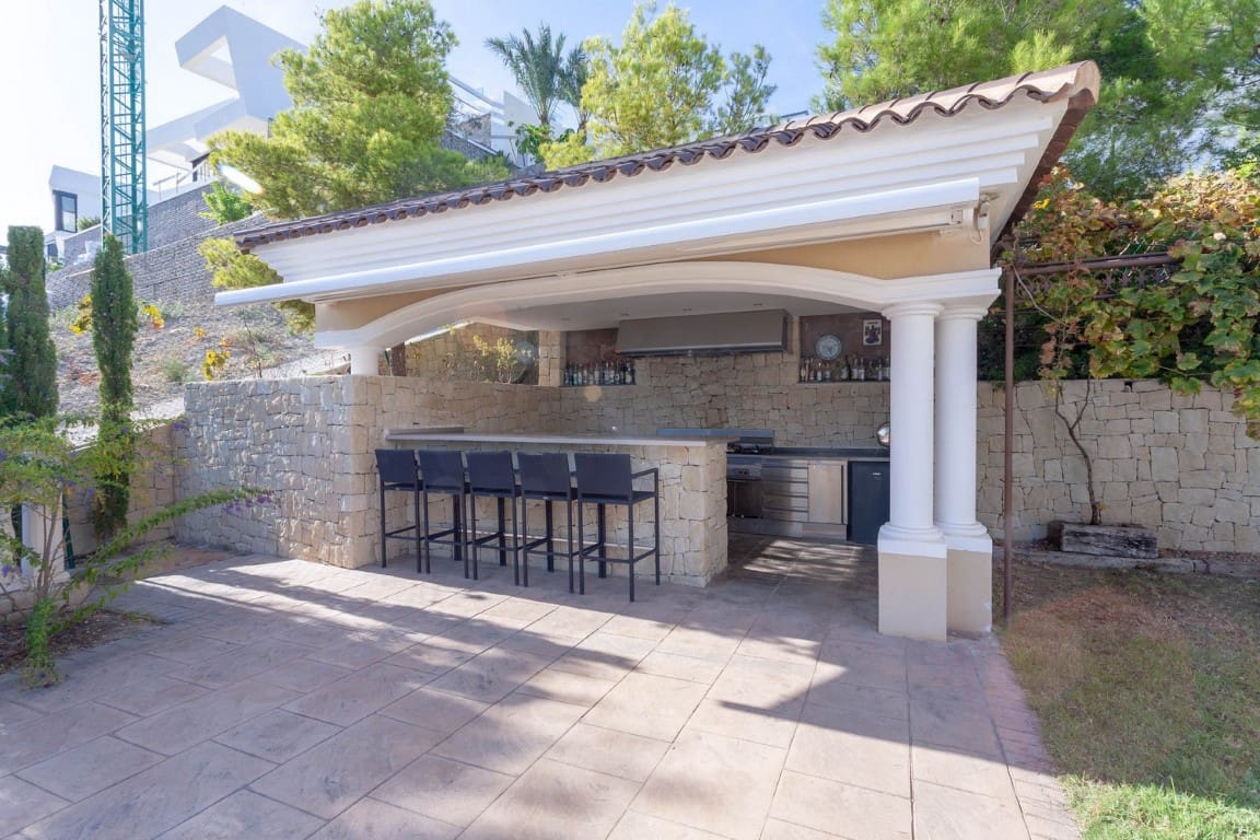 5 slaapkamer Villa te koop in Calpe / Calp met zwembad - € 2.980.000 (Ref: 8888905)