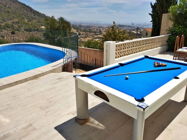 5 bedroom Villa for sale in Maryvilla, Calpe / Calp with pool garage - € 635,000 (Ref: 8901275)
