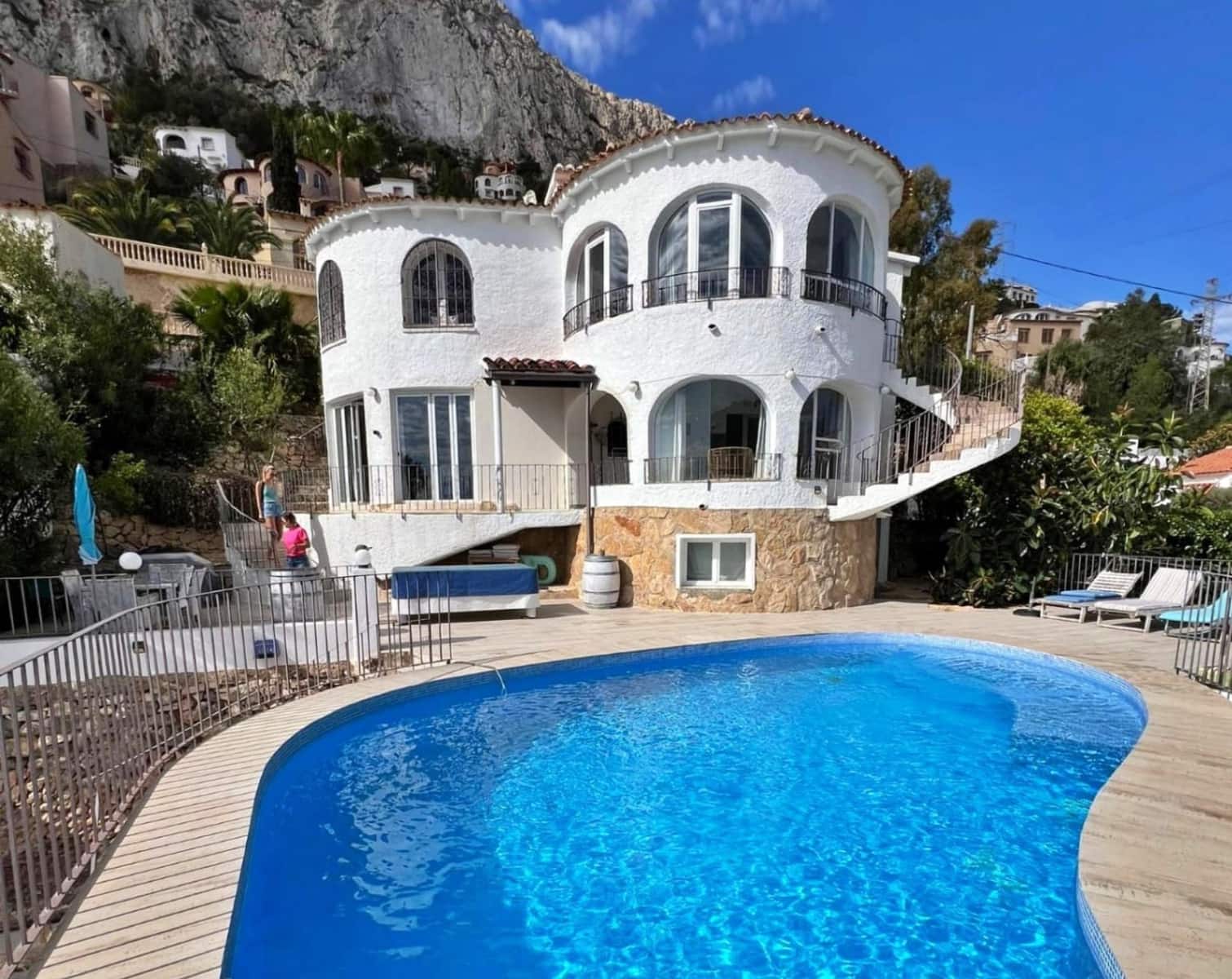 5 bedroom Villa for sale in Calpe / Calp with pool garage - € 635,000 (Ref: 8901275)