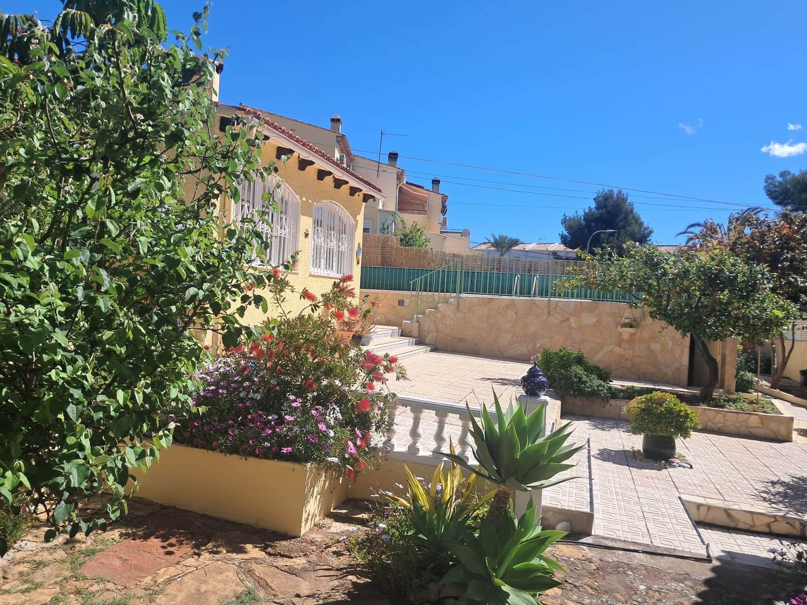 4 bedroom Villa for sale in Altea with pool garage - € 595,000 (Ref: 8944995)