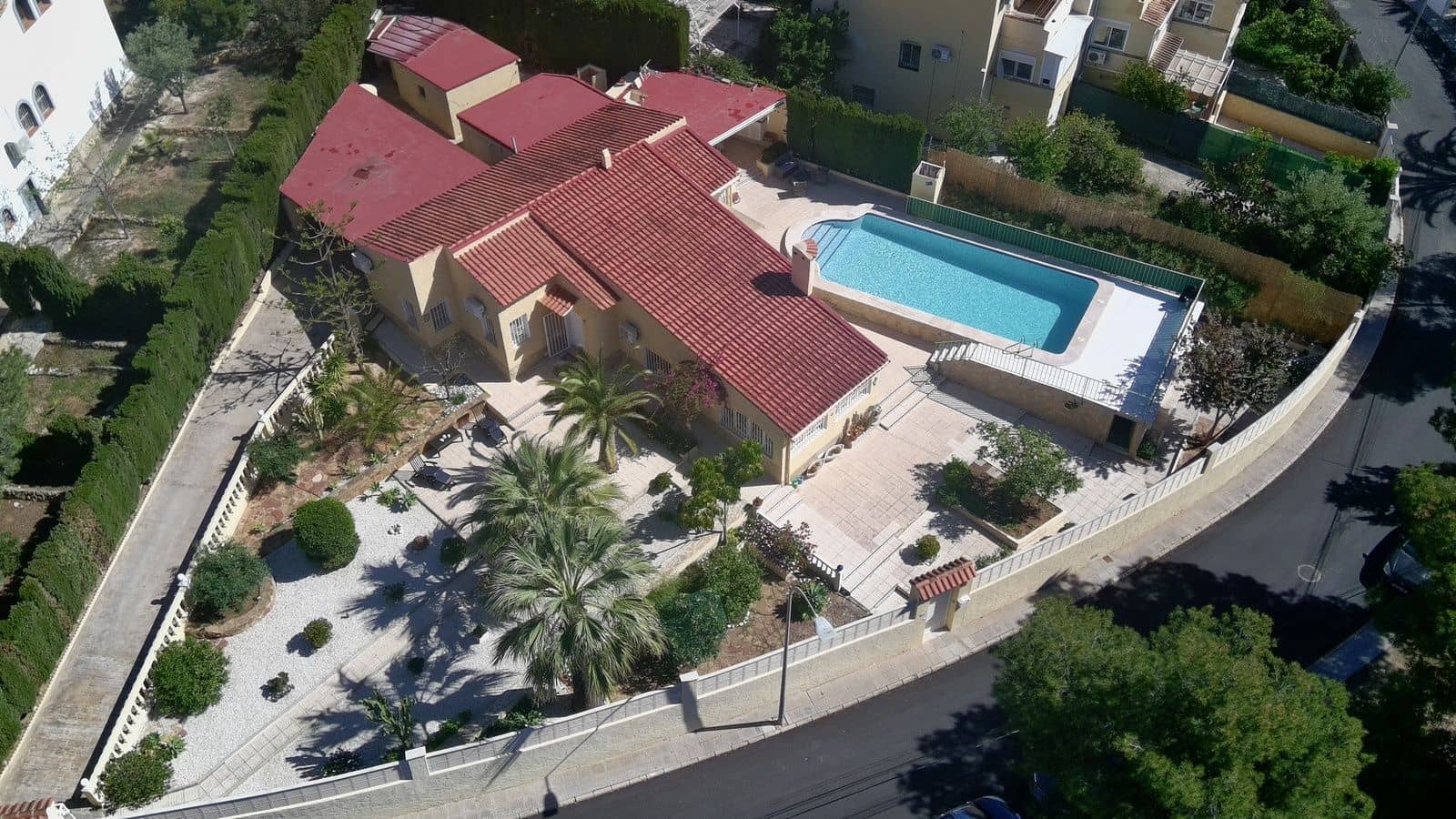 4 bedroom Villa for sale in Altea with pool garage - € 595,000 (Ref: 8944995)