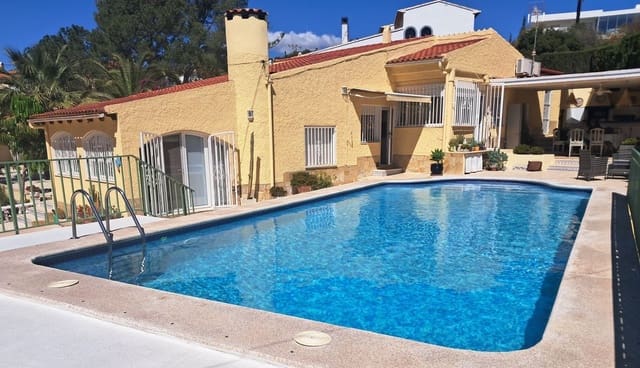 4 Zimmer Villa zu verkaufen in Altea mit Pool Garage - 595.000 € (Ref: 8944995)