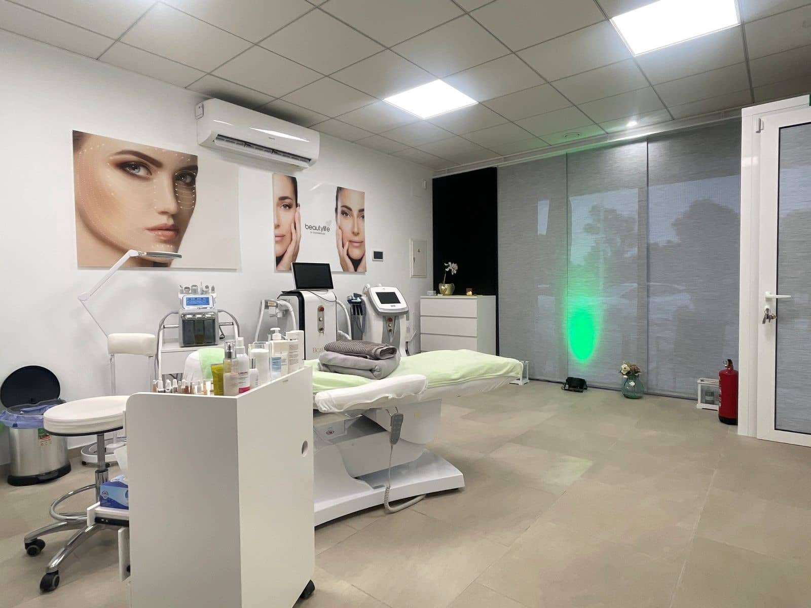 Comercial para venda em Moraira com garagem - 245 000 € (Ref: 8947387)