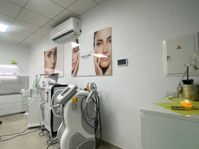 Comercial para venda em Paichi, Teulada-Moraira com garagem - 245 000 € (Ref: 8947387)