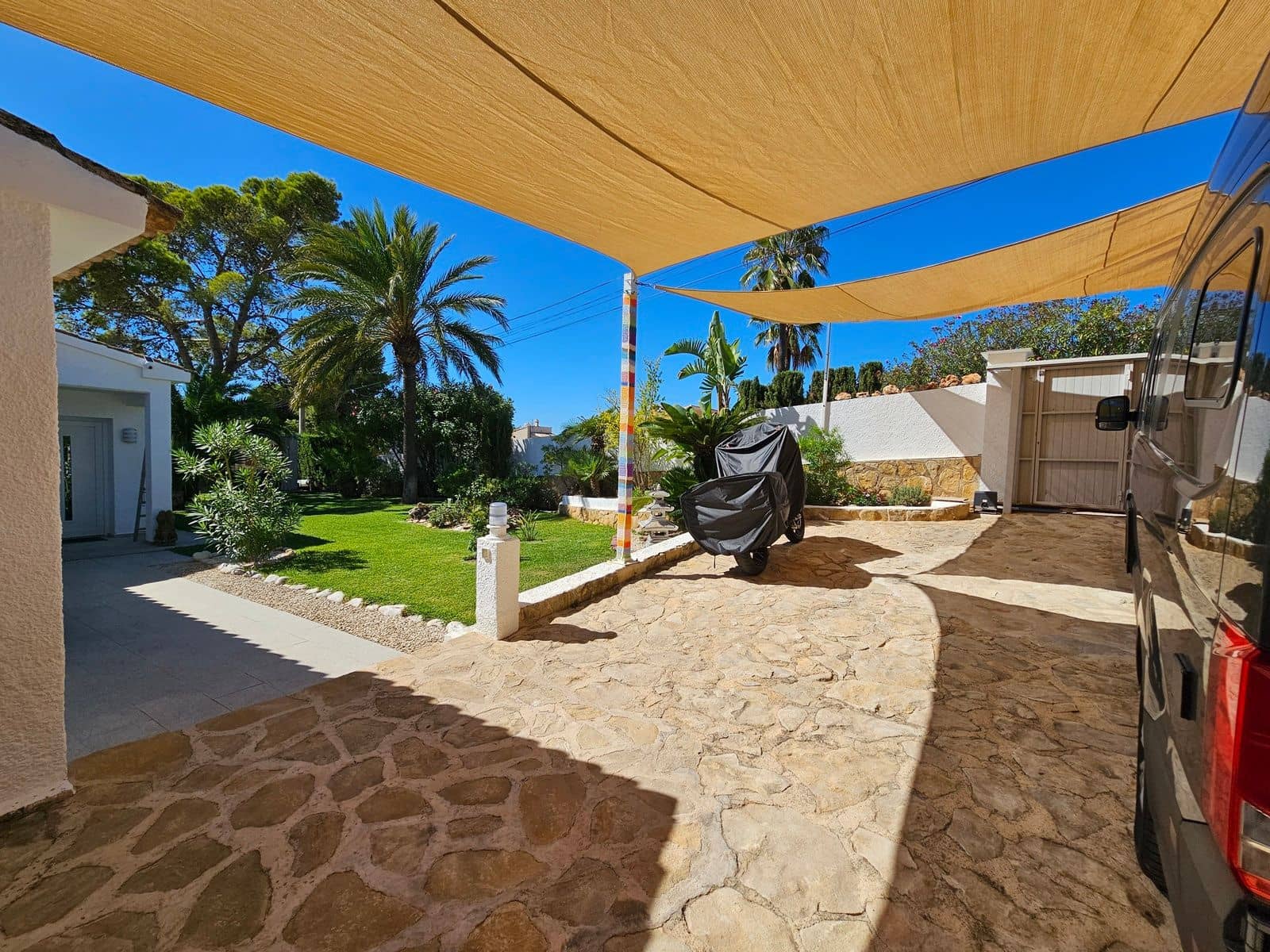 4 bedroom Villa for sale in Benissa with pool garage - € 1,450,000 (Ref: 8986380)