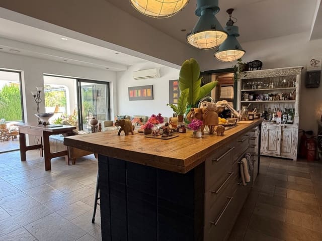 7 Zimmer Villa zu verkaufen in Benissa mit Pool Garage - 1.350.000 € (Ref: 8994061)