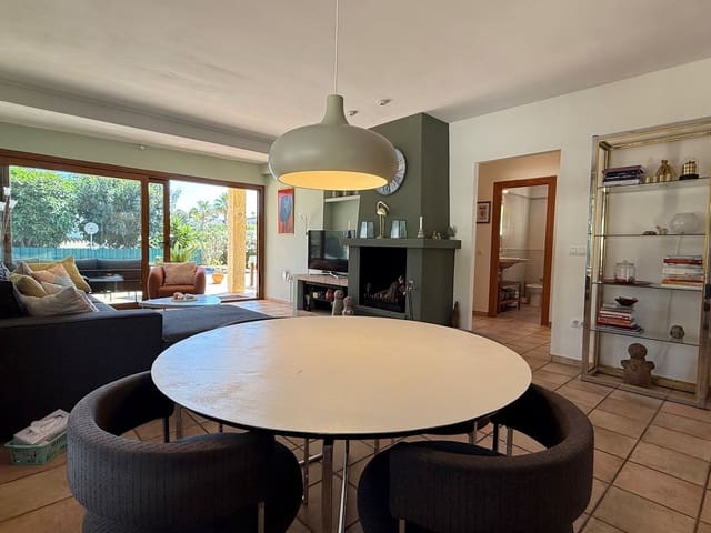 5 makuuhuone Huvila myytävänä paikassa Moraira, Teulada-Moraira mukana uima-altaan 
autotalli - 895 000 € (Ref: 9046495)