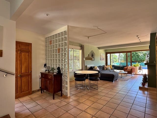 5 makuuhuone Huvila myytävänä paikassa Moraira, Teulada-Moraira mukana uima-altaan 
autotalli - 895 000 € (Ref: 9046495)