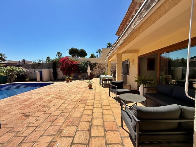 5 makuuhuone Huvila myytävänä paikassa Moraira, Teulada-Moraira mukana uima-altaan 
autotalli - 895 000 € (Ref: 9046495)