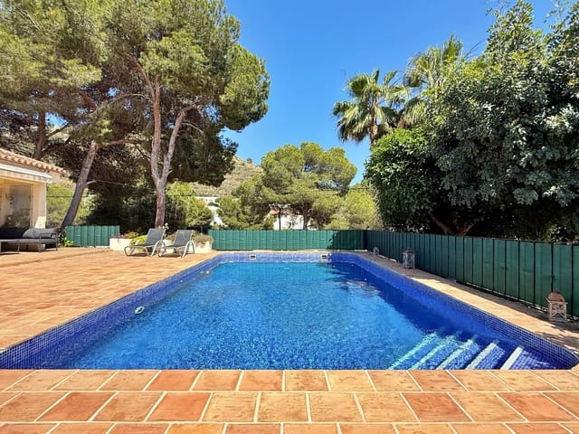 5 makuuhuone Huvila myytävänä paikassa Moraira, Teulada-Moraira mukana uima-altaan 
autotalli - 895 000 € (Ref: 9046495)