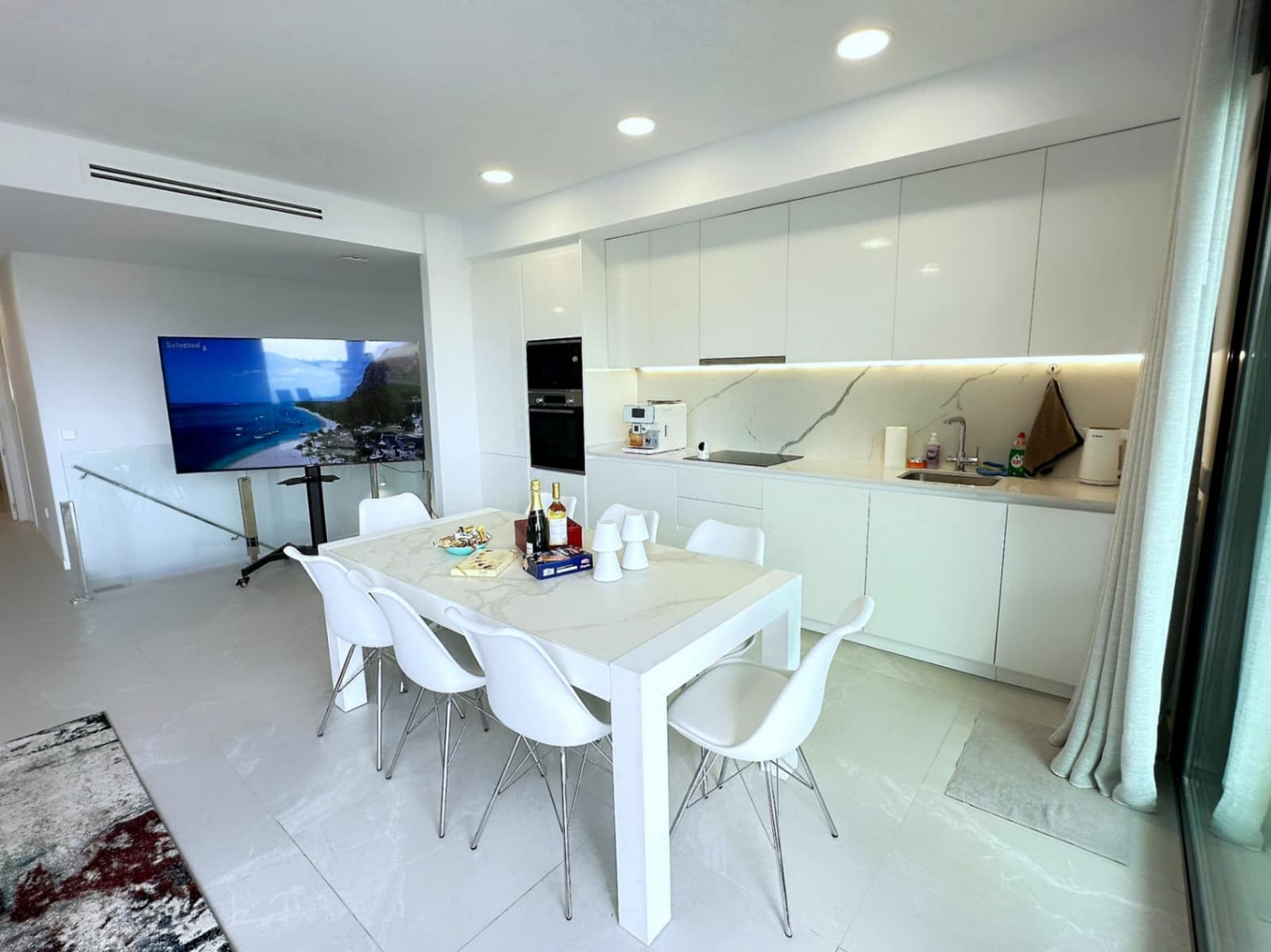 2 soverom Leilighet til leie i Finestrat med svømmebasseng garasje - € 1 850 (Ref: 9059846)