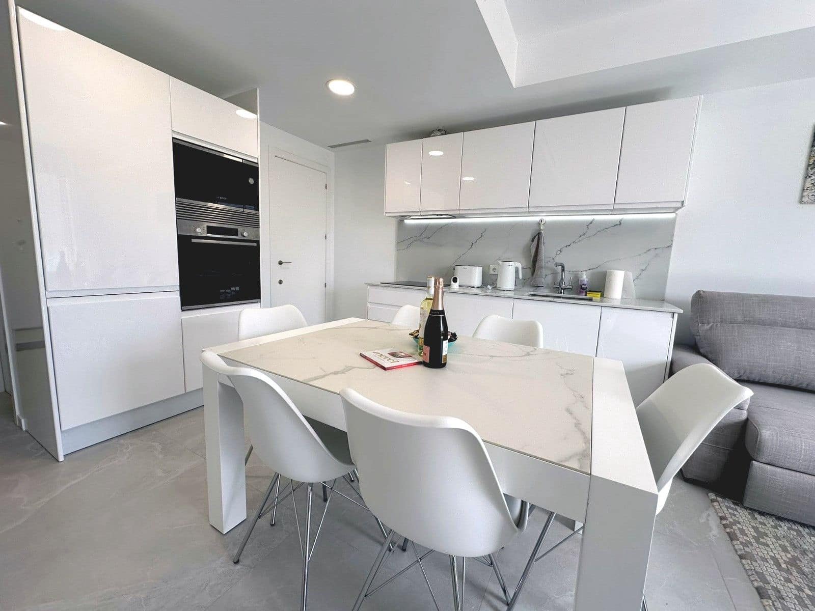 2 soveværelse Lejlighed til leje i Finestrat med swimmingpool garage - € 1.750 (Ref: 9061077)