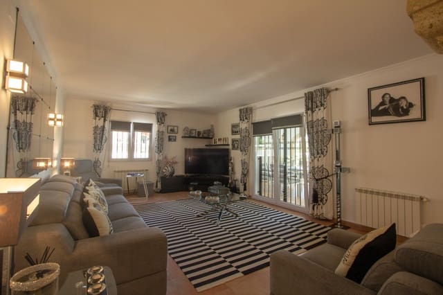 Chalet de 3 habitaciones en Dénia en venta con piscina garaje - 595.000 € (Ref: 9069186)