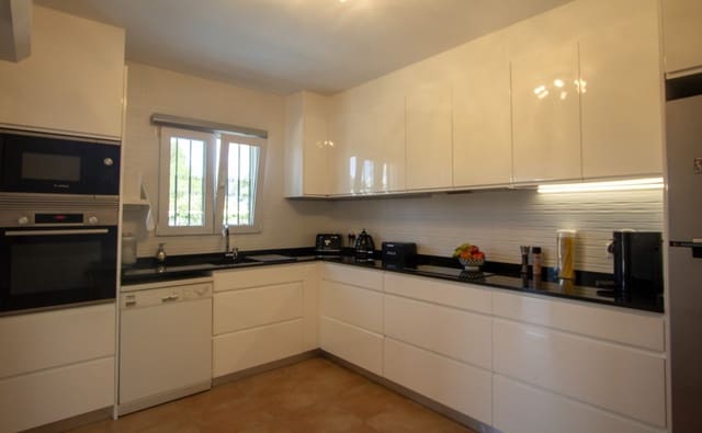 Chalet de 3 habitaciones en Dénia en venta con piscina garaje - 595.000 € (Ref: 9069186)