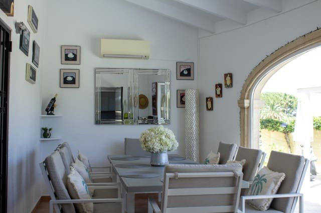 Chalet de 3 habitaciones en Dénia en venta con piscina garaje - 595.000 € (Ref: 9069186)