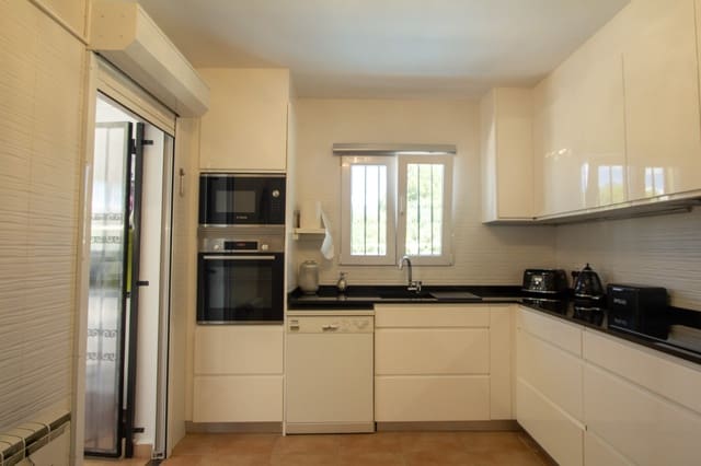 Chalet de 3 habitaciones en Dénia en venta con piscina garaje - 595.000 € (Ref: 9069186)