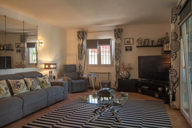 Chalet de 3 habitaciones en Dénia en venta con piscina garaje - 595.000 € (Ref: 9069186)