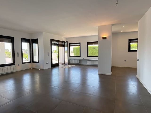 3 slaapkamer Villa te koop in Moraira, Teulada-Moraira met zwembad garage - € 1.440.000 (Ref: 9085649)