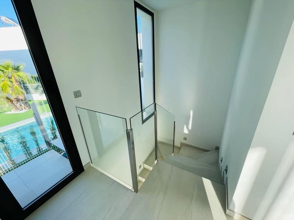 3 bedroom Villa for sale in Finestrat with pool garage - € 850,000 (Ref: 9087128)