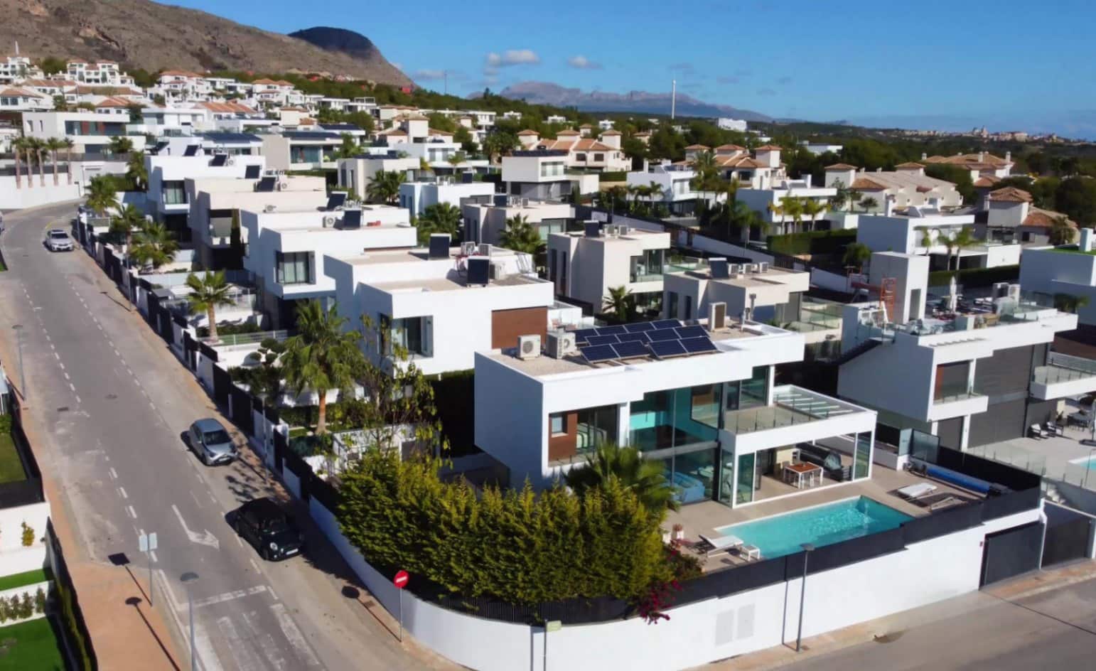 4 bedroom Villa for sale in Finestrat with pool garage - € 1,900,000 (Ref: 9087129)