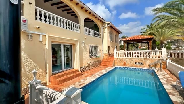 4 Zimmer Villa zu verkaufen in Calpe / Calp mit Pool Garage - 890.000 € (Ref: 9094361)