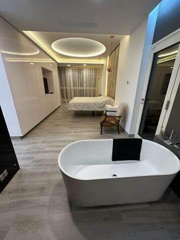 6 slaapkamer Villa te koop in El Campello met zwembad garage - € 2.900.000 (Ref: 9099639)