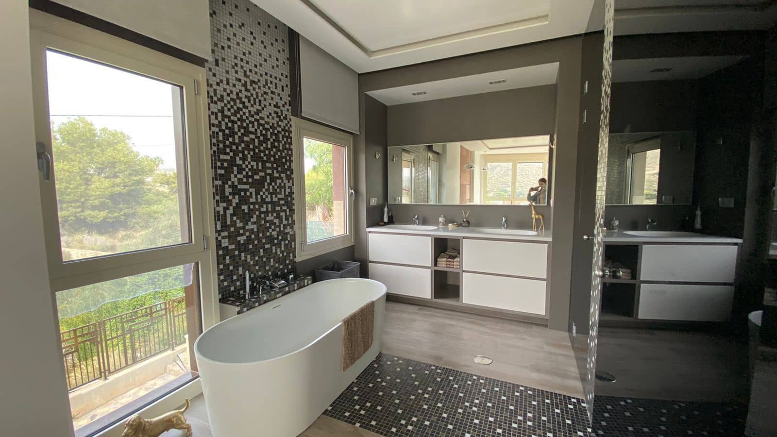 6 slaapkamer Villa te koop in El Campello met zwembad garage - € 2.900.000 (Ref: 9099639)