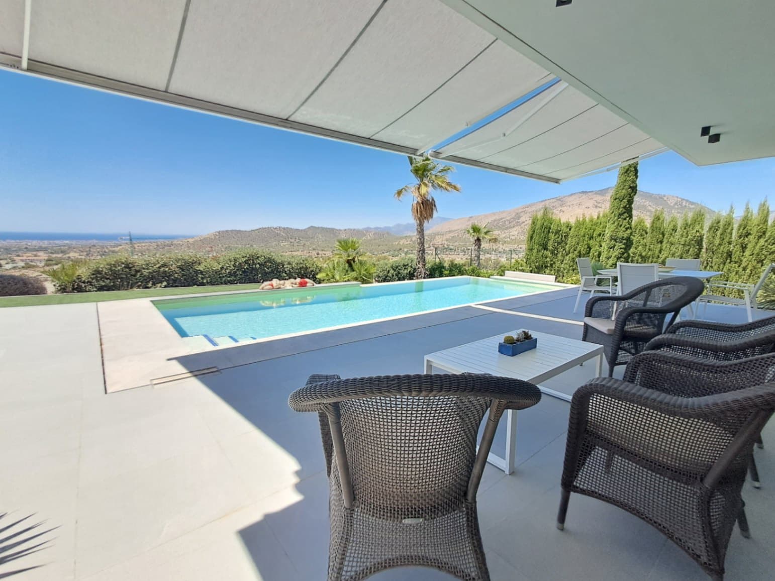 3 bedroom Villa for sale in Finestrat with pool garage - € 1,100,000 (Ref: 9133331)