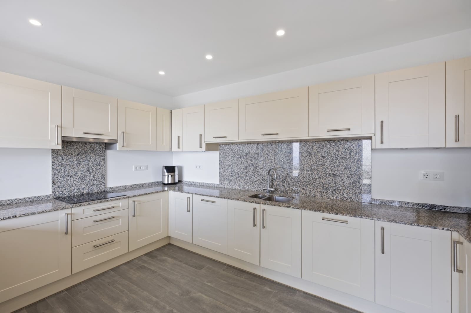 5 bedroom Villa for sale in Moraira with pool garage - € 1,200,000 (Ref: 9141889)