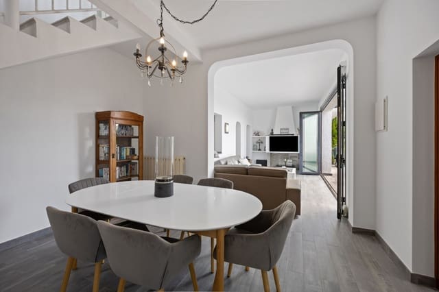 5 bedroom Villa for sale in Moraira, Teulada-Moraira with pool garage - € 1,200,000 (Ref: 9141889)