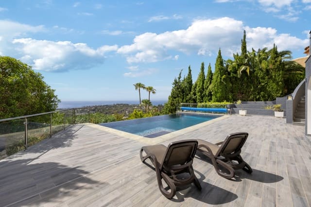 5 bedroom Villa for sale in Moraira, Teulada-Moraira with pool garage - € 1,200,000 (Ref: 9141889)