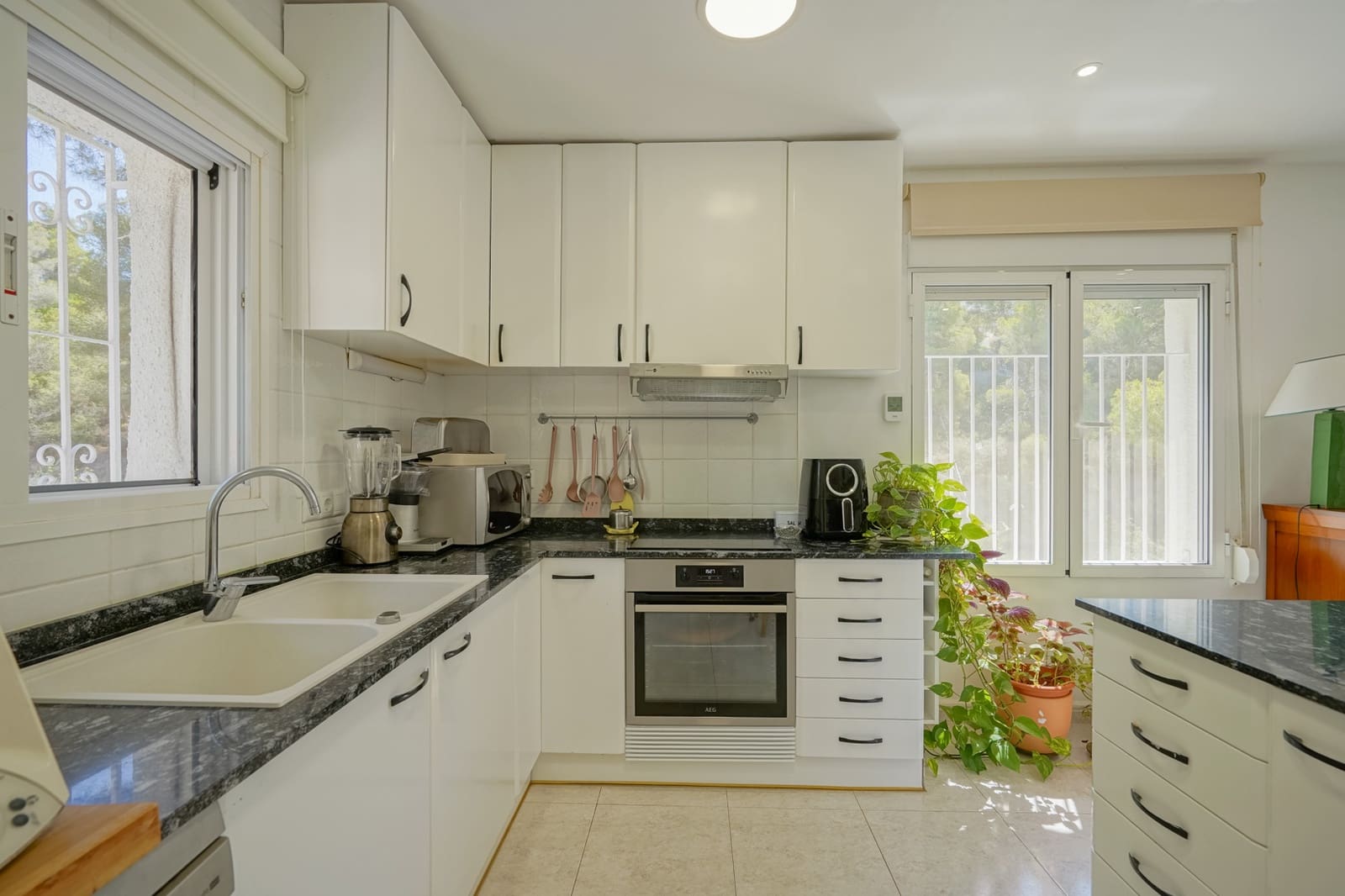 4 bedroom Villa for sale in Montemar with pool - € 620,000 (Ref: 9142144)