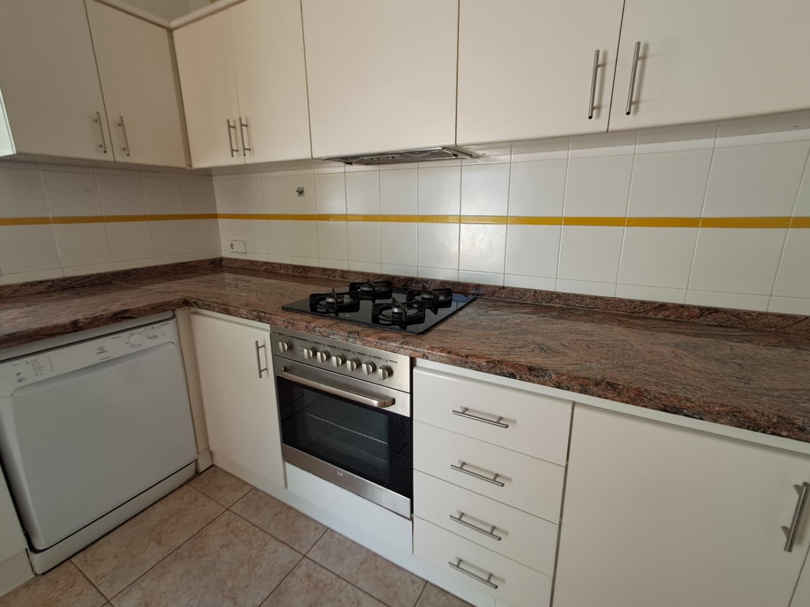 4 bedroom Villa for rent in Alhama Springs with pool garage - € 2,200 (Ref: 9161835)