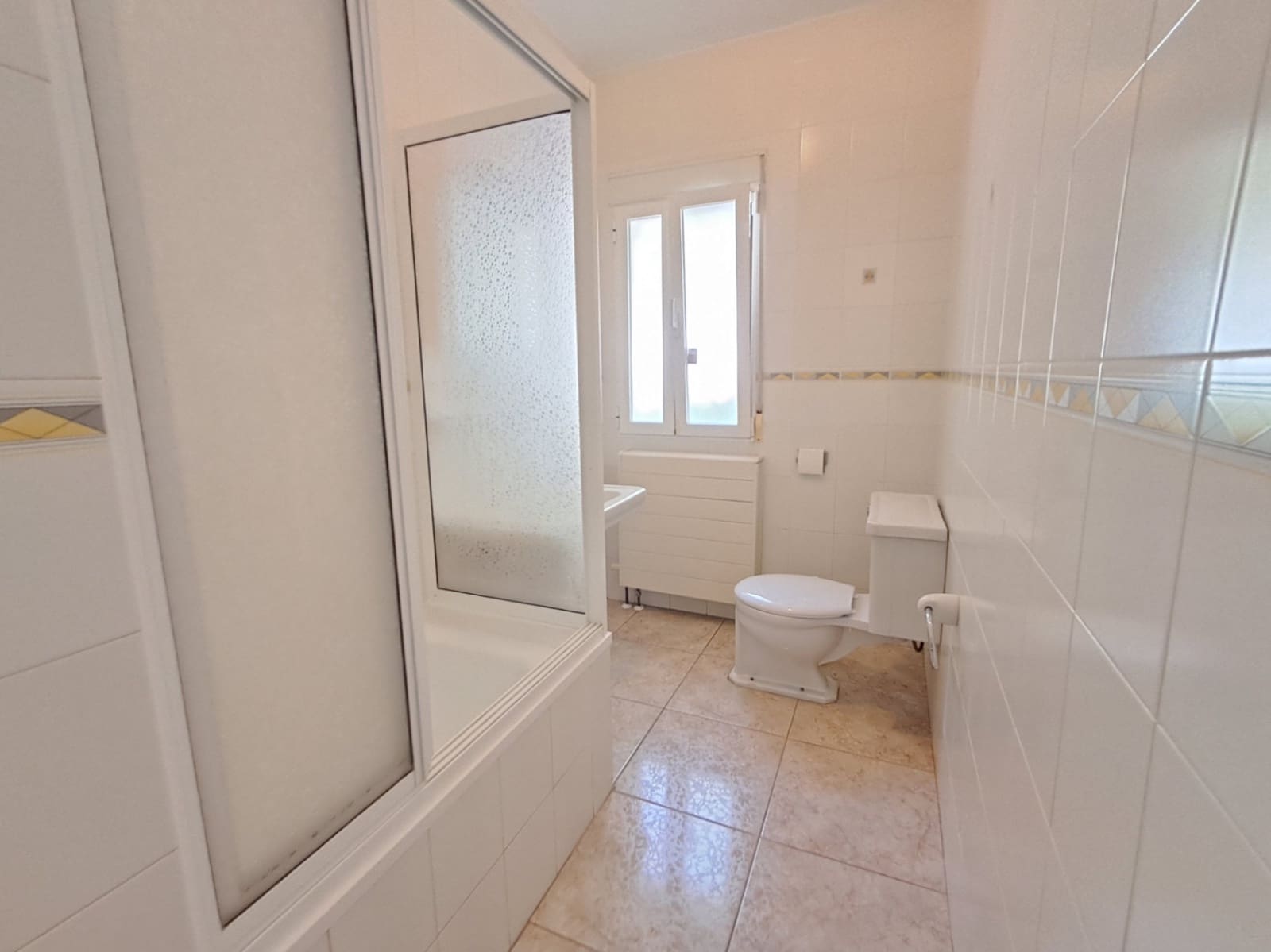 4 bedroom Villa for rent in Alhama Springs with pool garage - € 2,200 (Ref: 9161835)