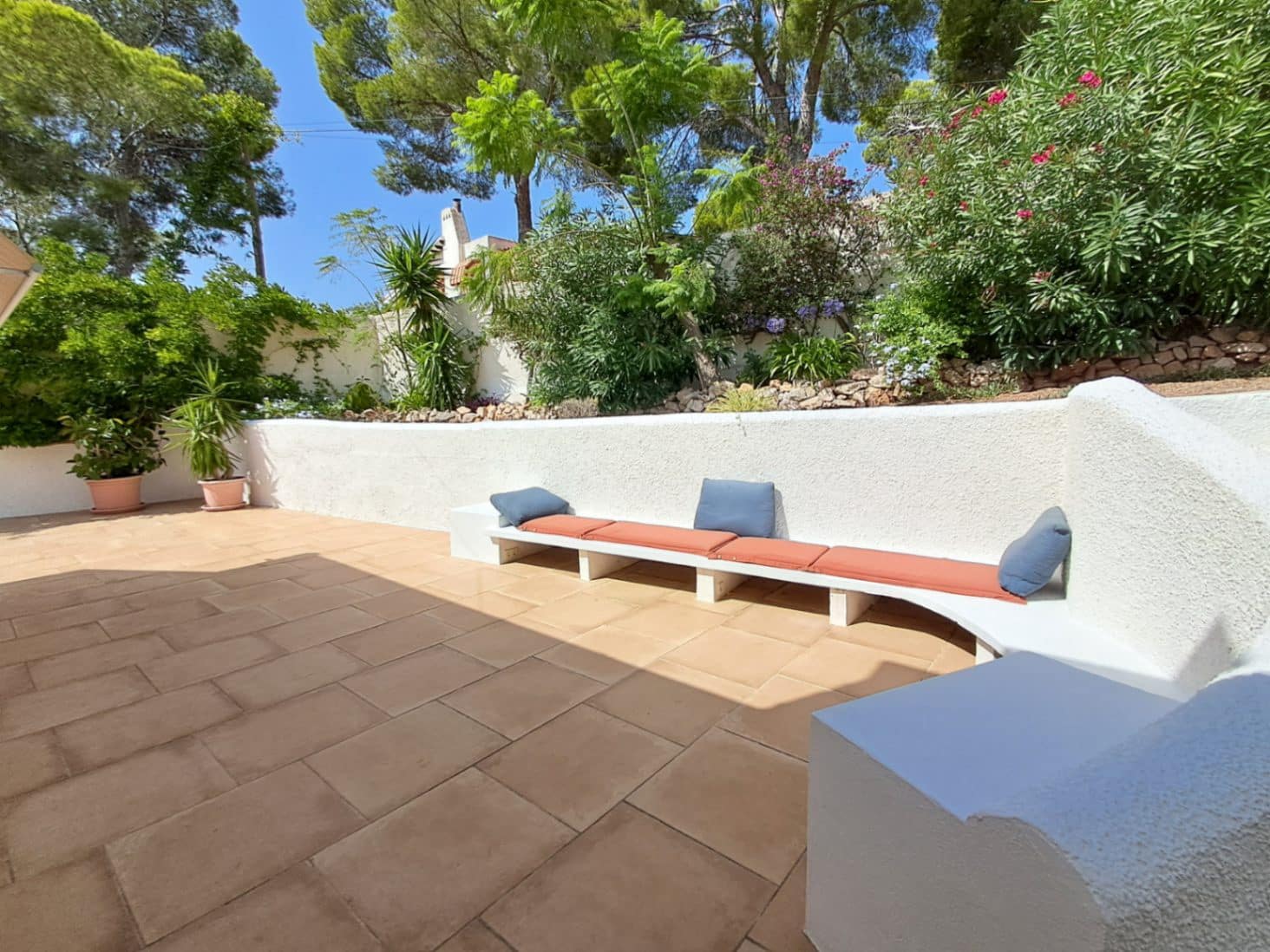 4 bedroom Villa for rent in Alhama Springs with pool garage - € 2,200 (Ref: 9161835)