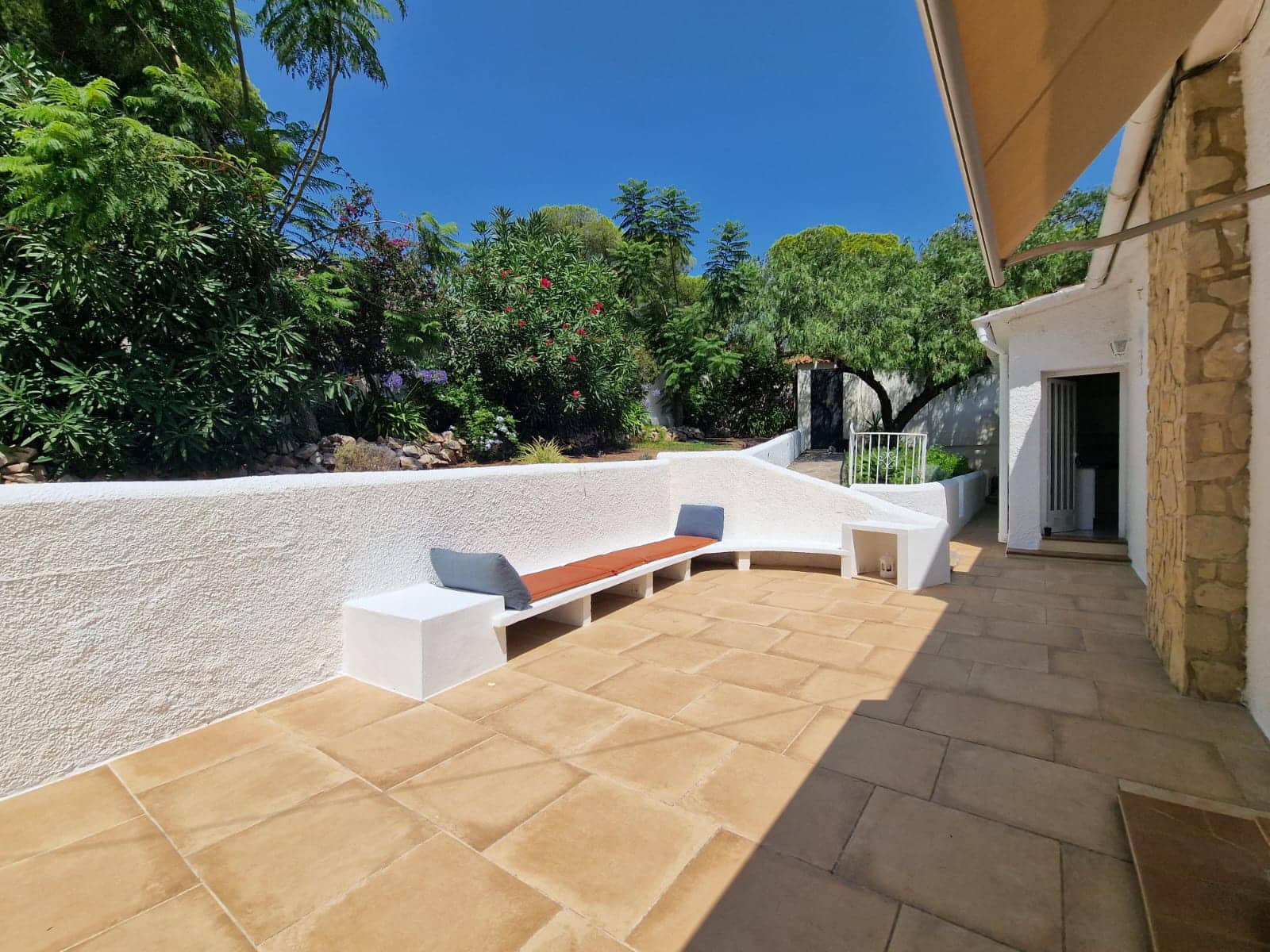 4 bedroom Villa for rent in Alhama Springs with pool garage - € 2,200 (Ref: 9161835)