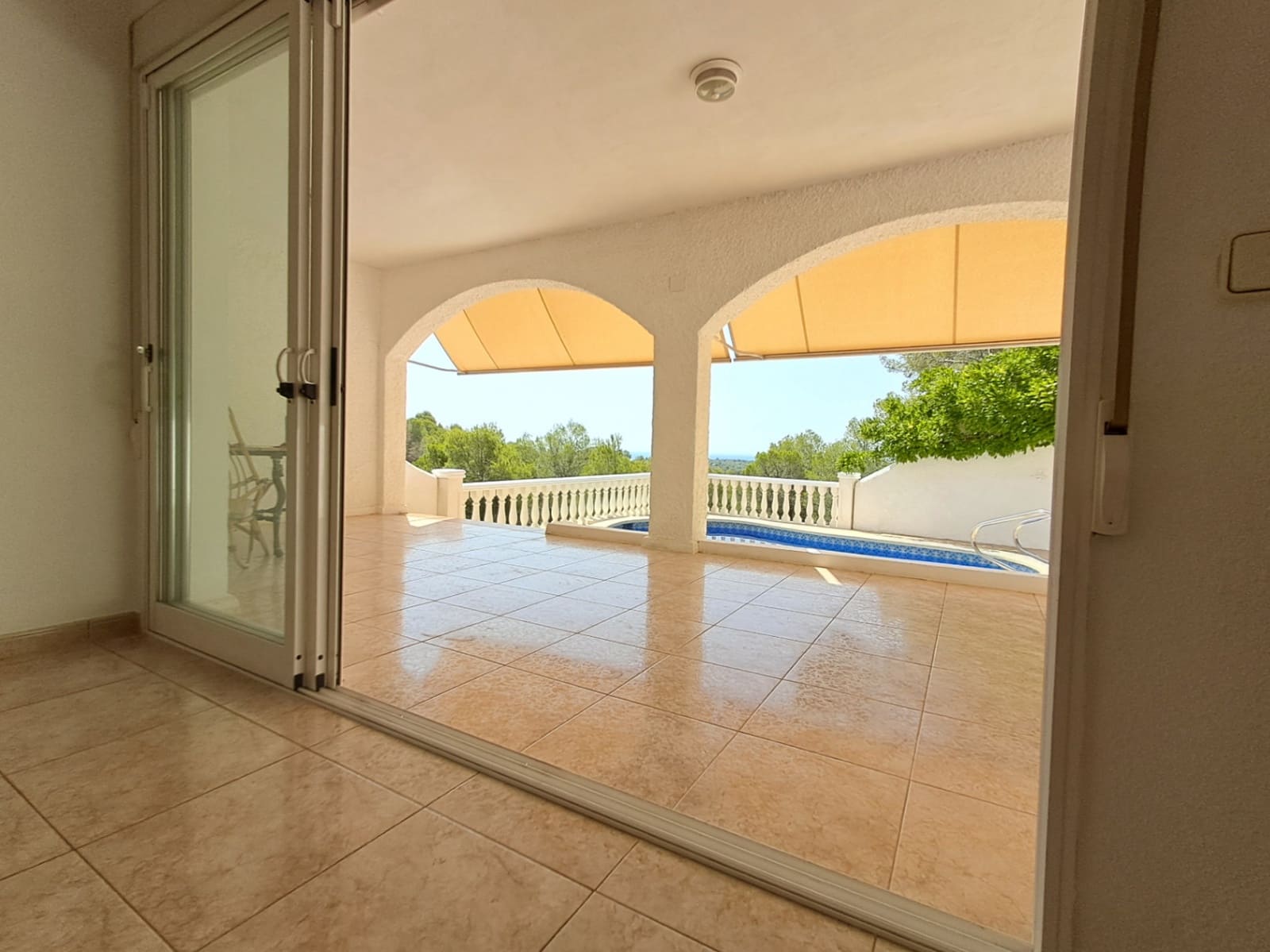 4 bedroom Villa for rent in Alhama Springs with pool garage - € 2,200 (Ref: 9161835)