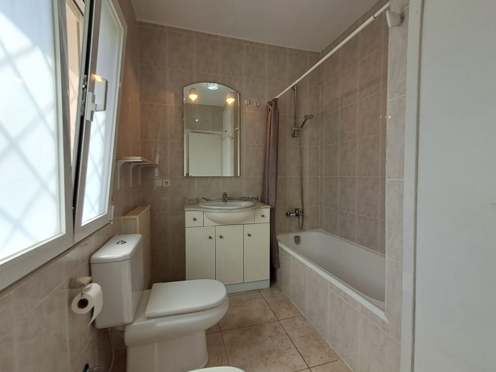 4 bedroom Villa for rent in Alhama Springs with pool garage - € 2,200 (Ref: 9161835)
